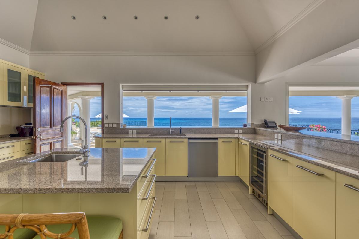 14 Location villa piscine vue mer Terres Basses Saint Martin_cuisine vue mer